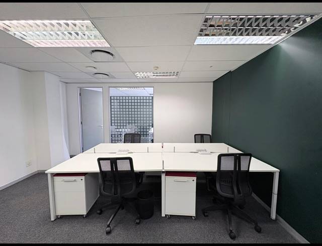 62M² SERVICED OFFICE TO LET IN FOURWAYS
